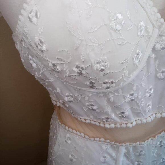 BRAND NEW WITH TAGS LARGE SPRING LACE WHITE DRESS - Picture 5 of 11